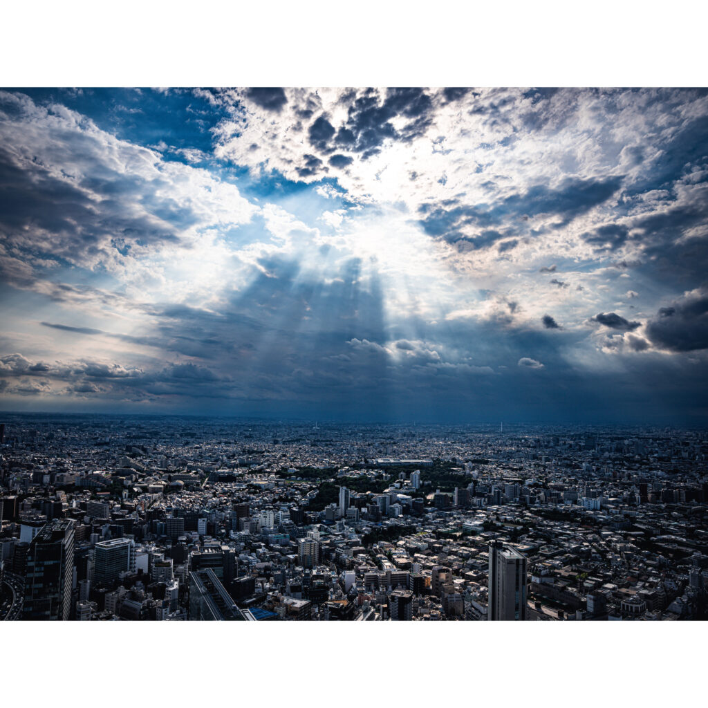渋谷スカイ展望台内部から見た渋谷スクランブル交差点の全景