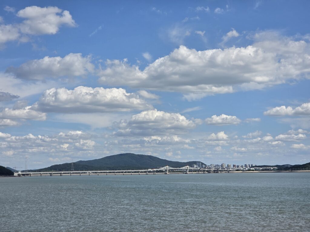 신도평화대교와 영종도 방향 바다 풍경 | 信島平和大橋と永宗島方面の海の風景