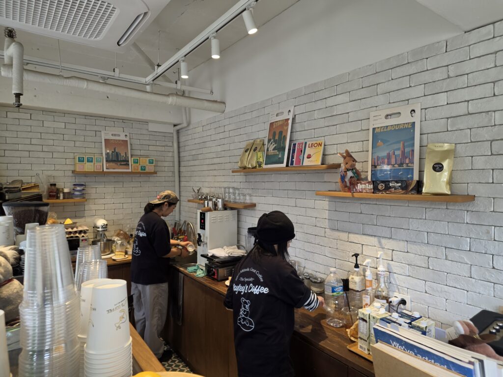 Hayley's Coffee 乙支路店のカウンターとバリスタ / 헤일리스커피 을지로점 카운터와 바리스타