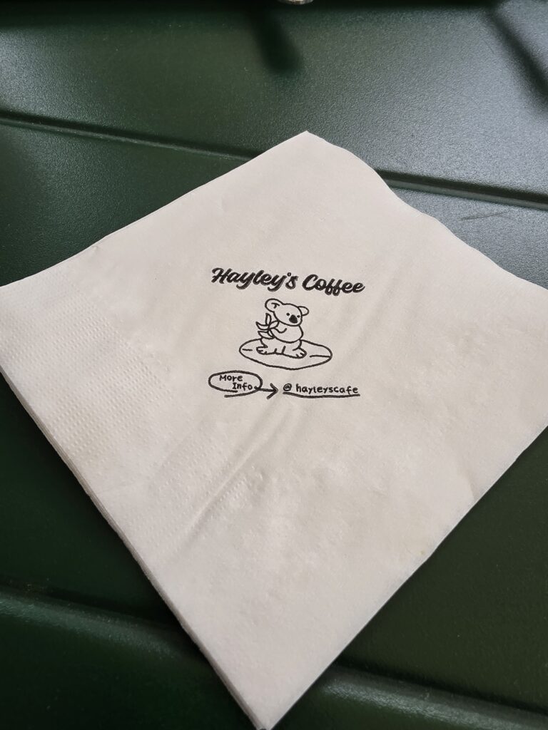 Hayley's Coffee のナプキンに描かれたコアラのロゴ / 헤일리스커피 냅킨의 코알라 로고